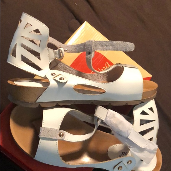 Sandals - Picture 4 of 4